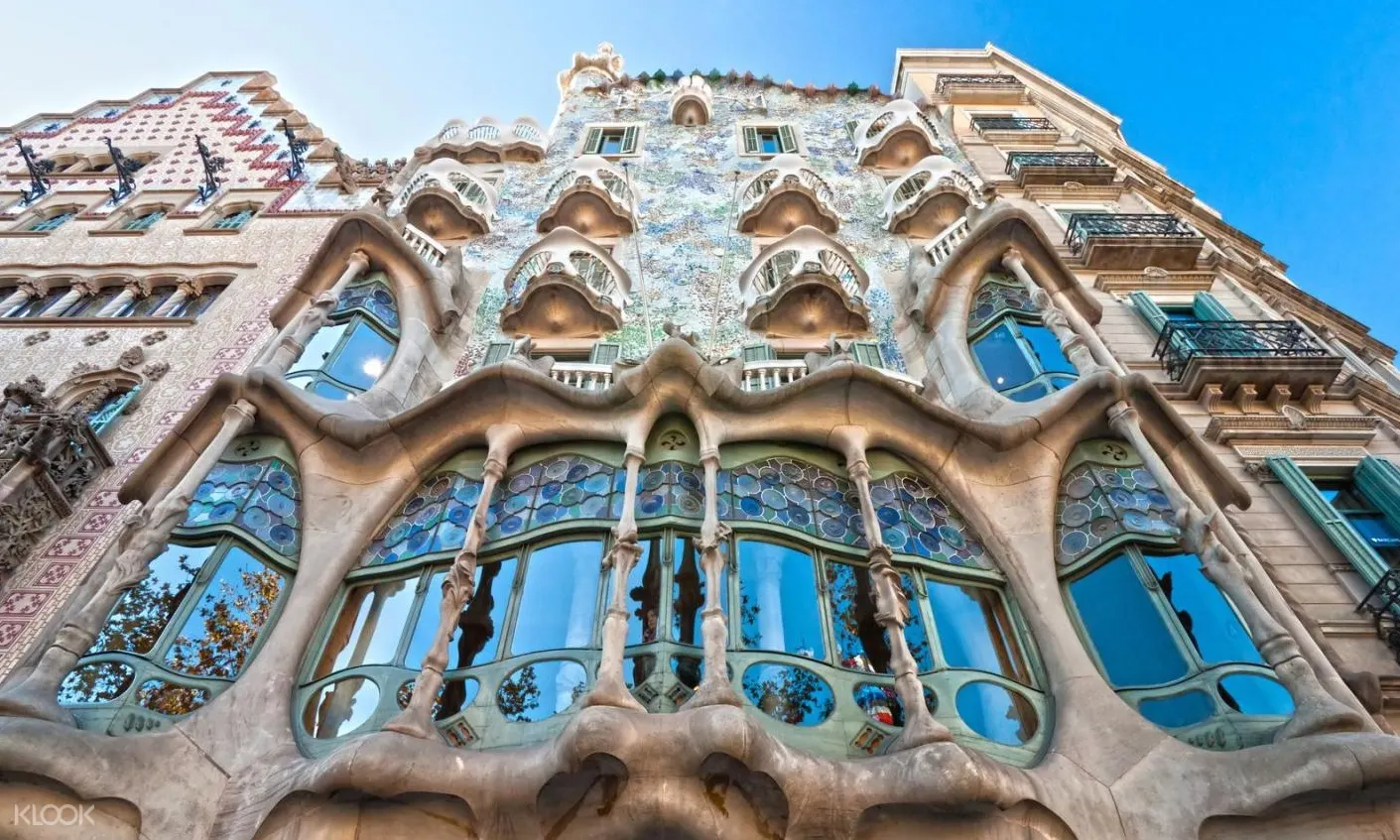Barcelona Gaudi Walking Tour With Sagrada Familia Park Guell