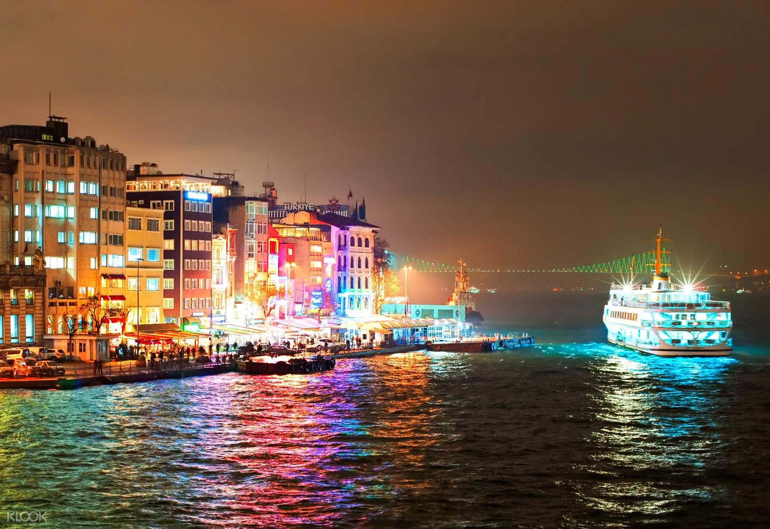 Bosphorus Strait Entertainment And Dinner Cruise Di Istanbul