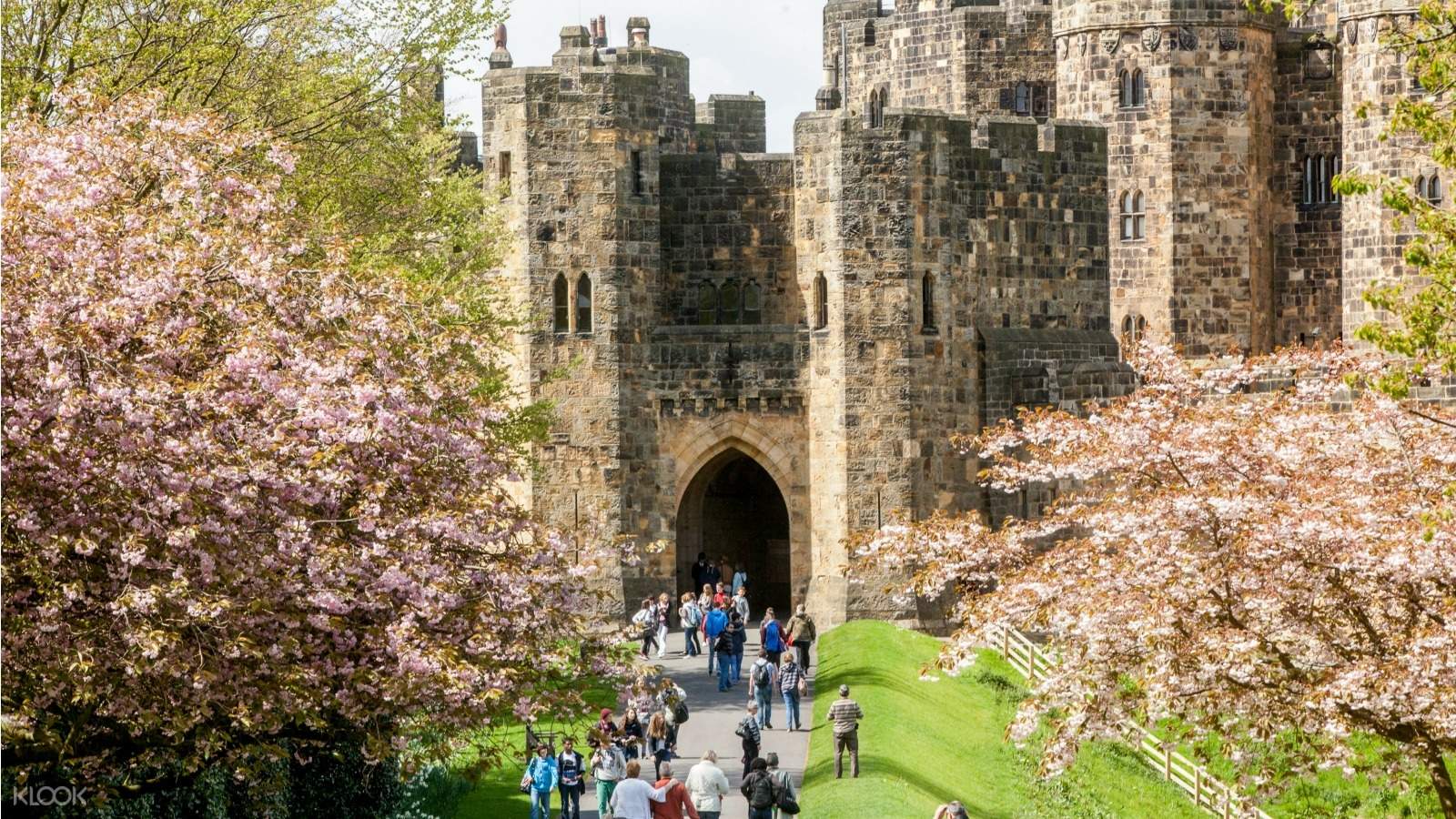 Experience Movie Magic And Historic Wonder In An Alnwick Castle And The Borders Day Tour From Edinburgh Klook Uk