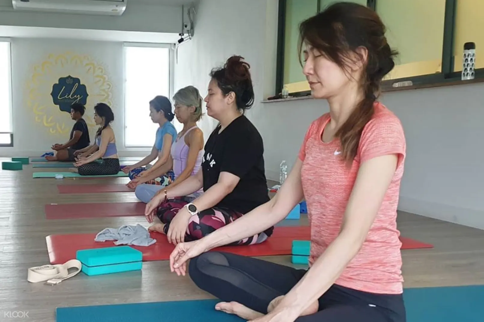 คลาสเร ยนโยคะออนไลน แบบส วนต วโดย lily yoga studio ในกร งเทพฯ
