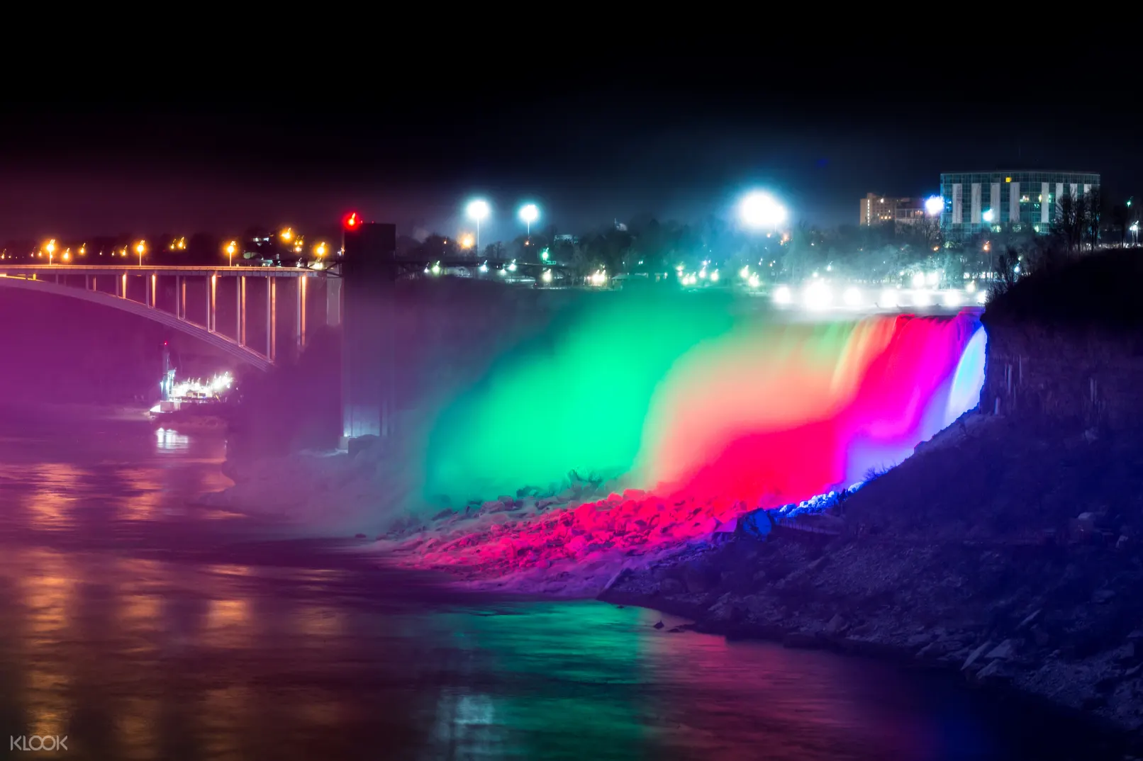 Canadian Illumination Tour In Niagara Falls United States