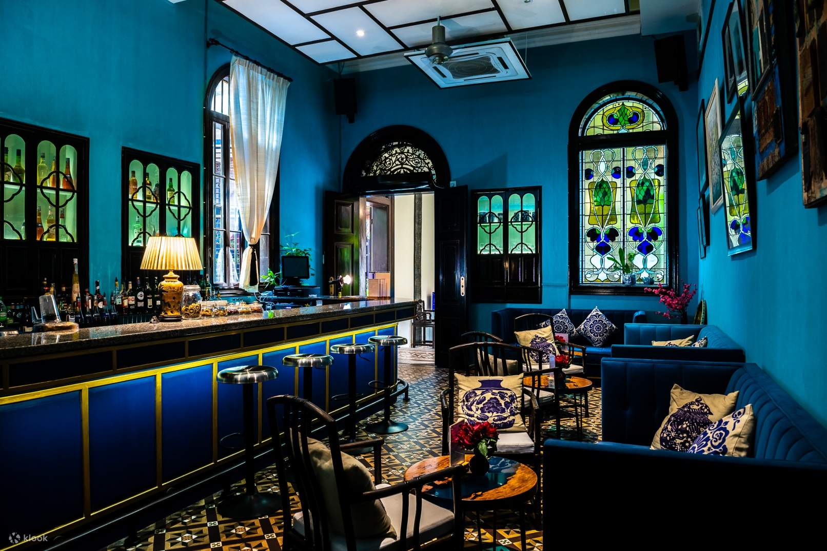 The mansion blue at mangga SEASIDE CAFE