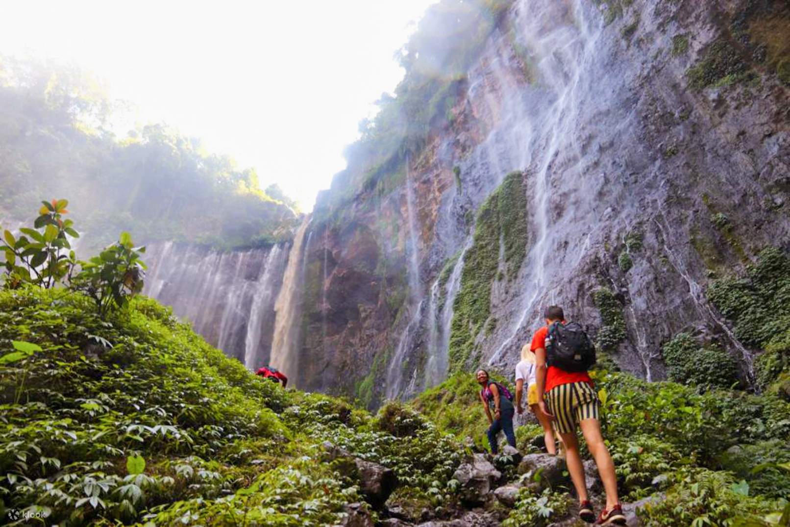Pengalaman Trekking Air Terjun Tumpak Sewu dari Malang - Klook Indonesia