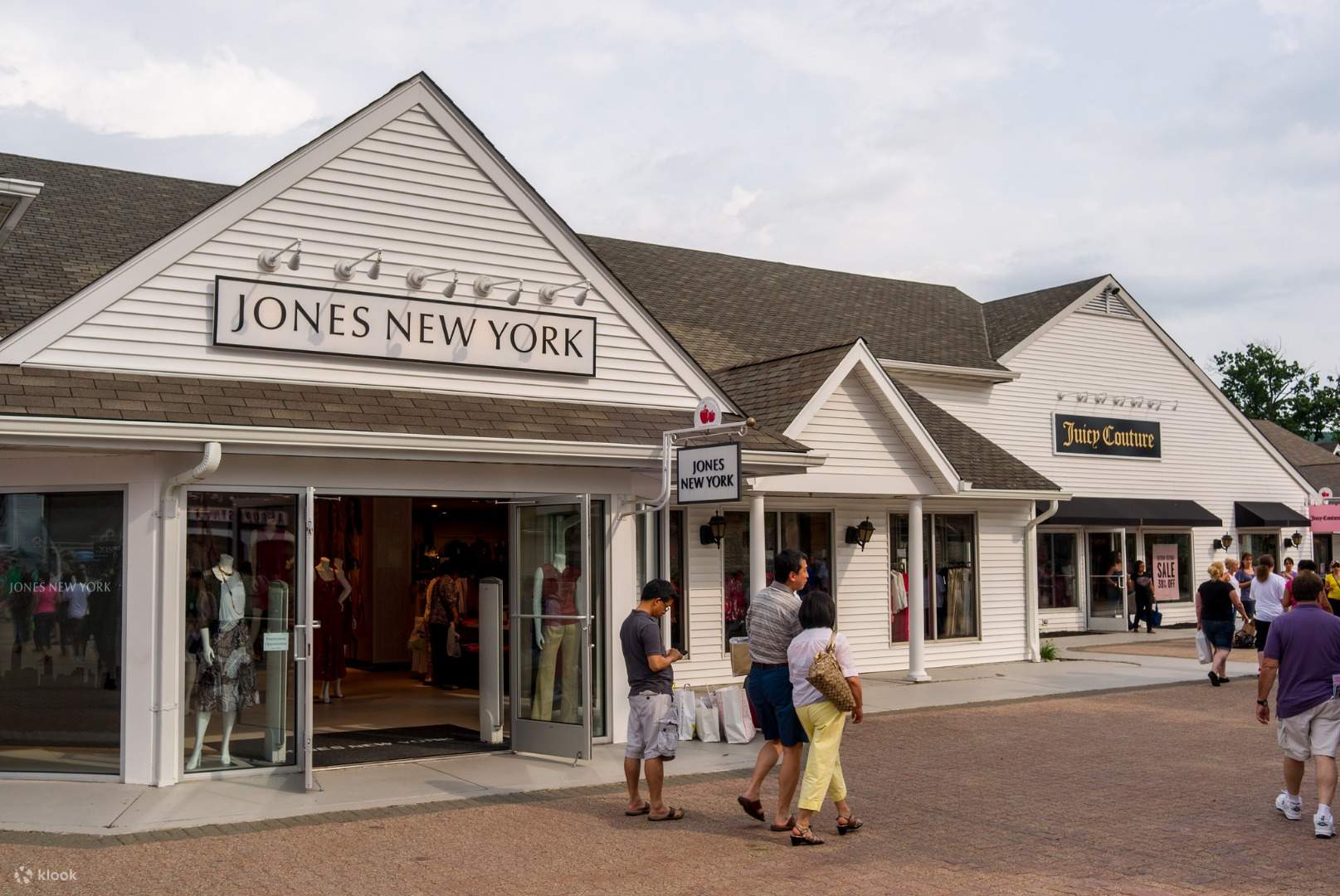 Woodbury Common Premium Outlets From New York With Roundtrip Small Group  Shared Transport Service