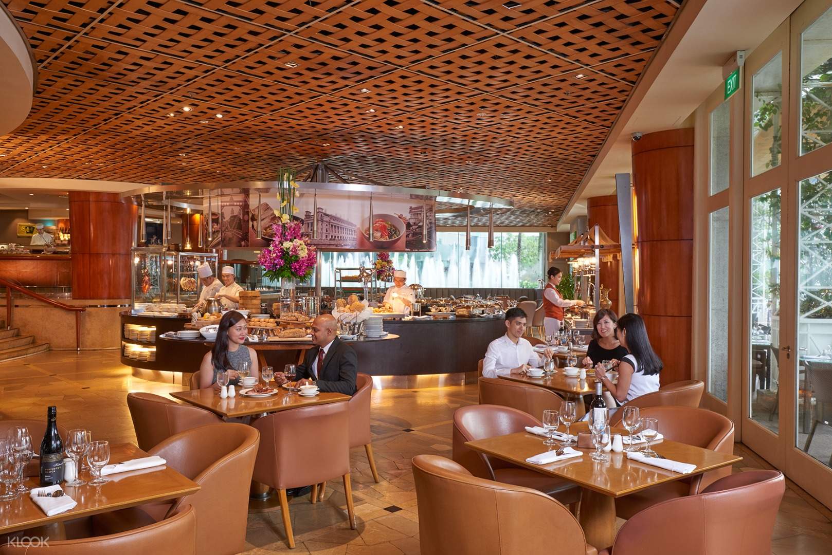 Town Restaurant The Fullerton Hotel