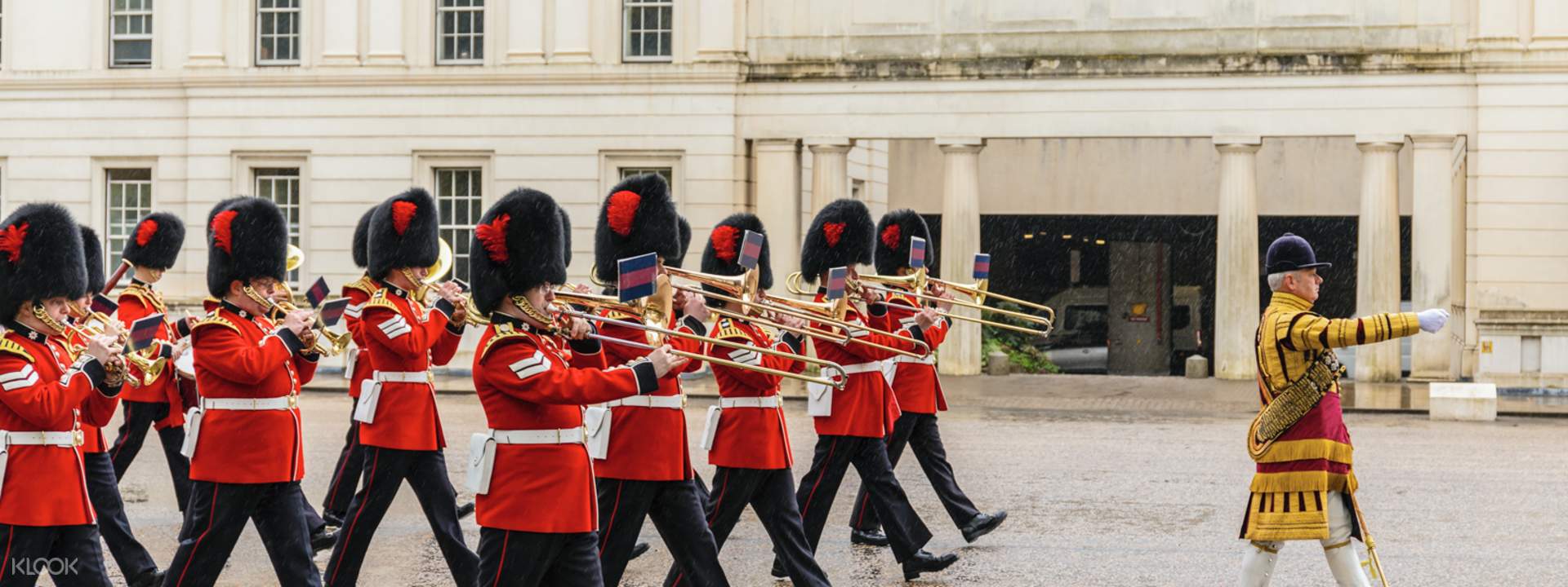 Changing of the Guards Ceremony and Buckingham Palace ...