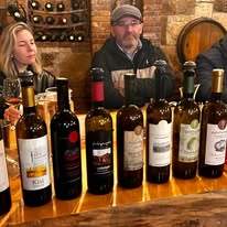 ชิมไวน์จอร์เจียที่ห้องเก็บไวน์ท้องถิ่นในบาตูมี