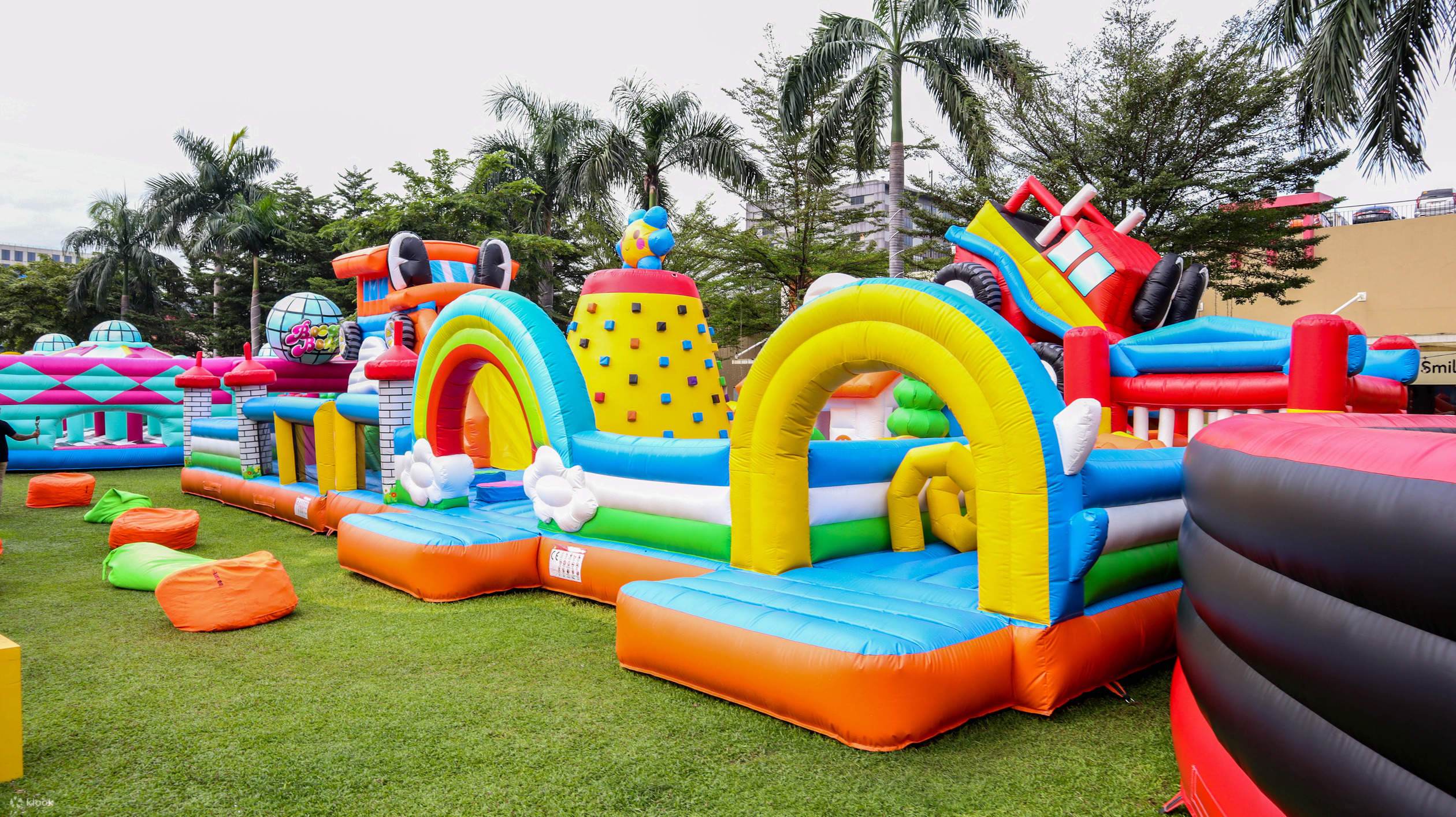 Inflatable Air Park Jump Giants Near Me Enjoy A Hour Play At