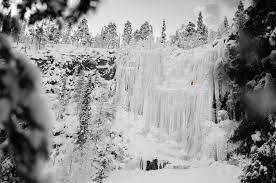 Pendakian Air Terjun Beku Kourouoma