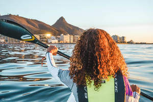 พายเรือคายัคกับปลาโลมา