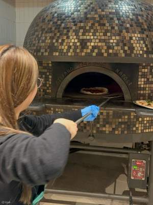 Pembuatan Piza Nipis Buatan Sendiri 