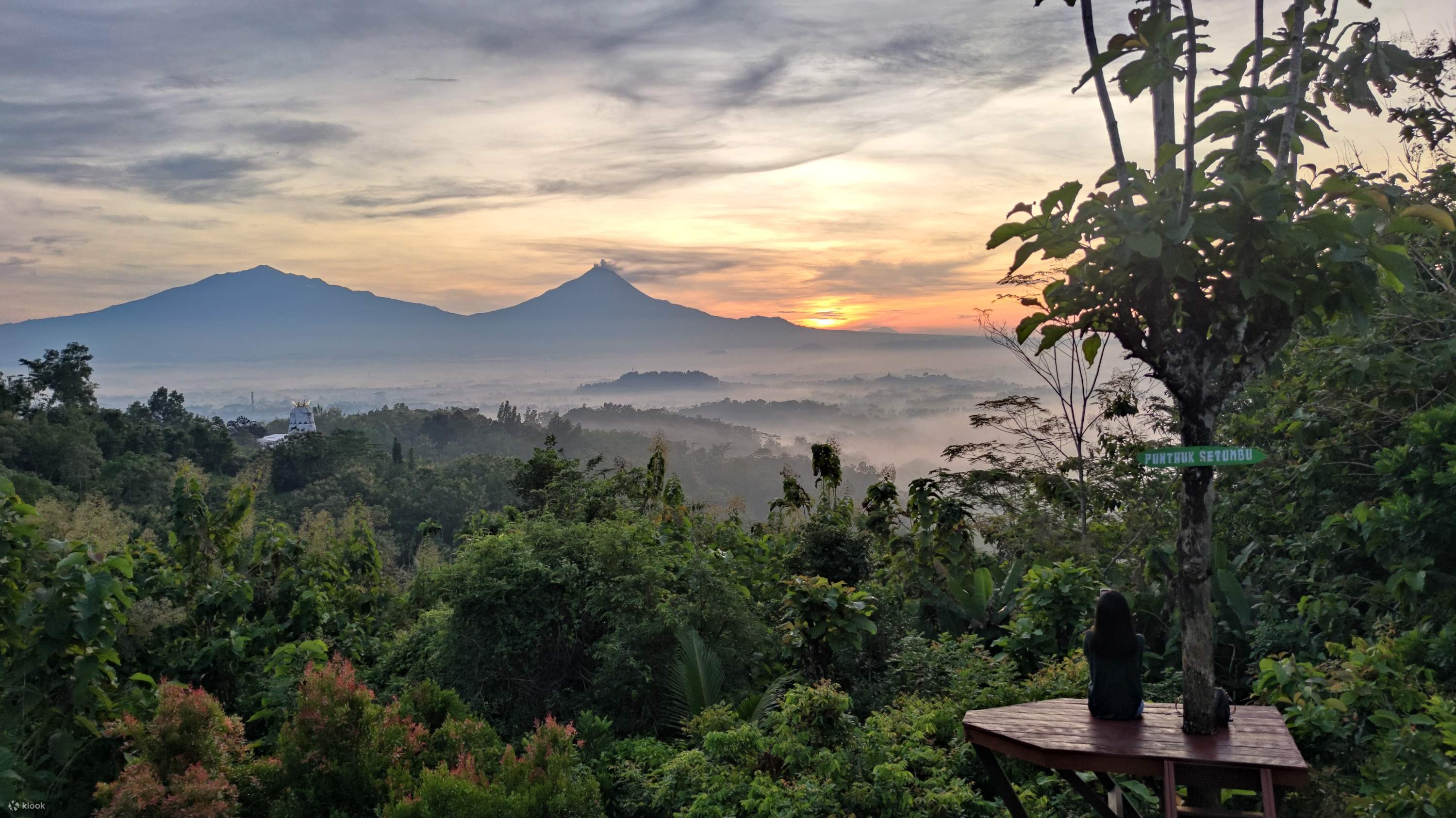 Sunrise menghadap Borobudur di Bukit Punthuk Setumbu & Candi Borobudur &  Merapi Jeep Tour & Candi Prambanan - Klook Indonesia
