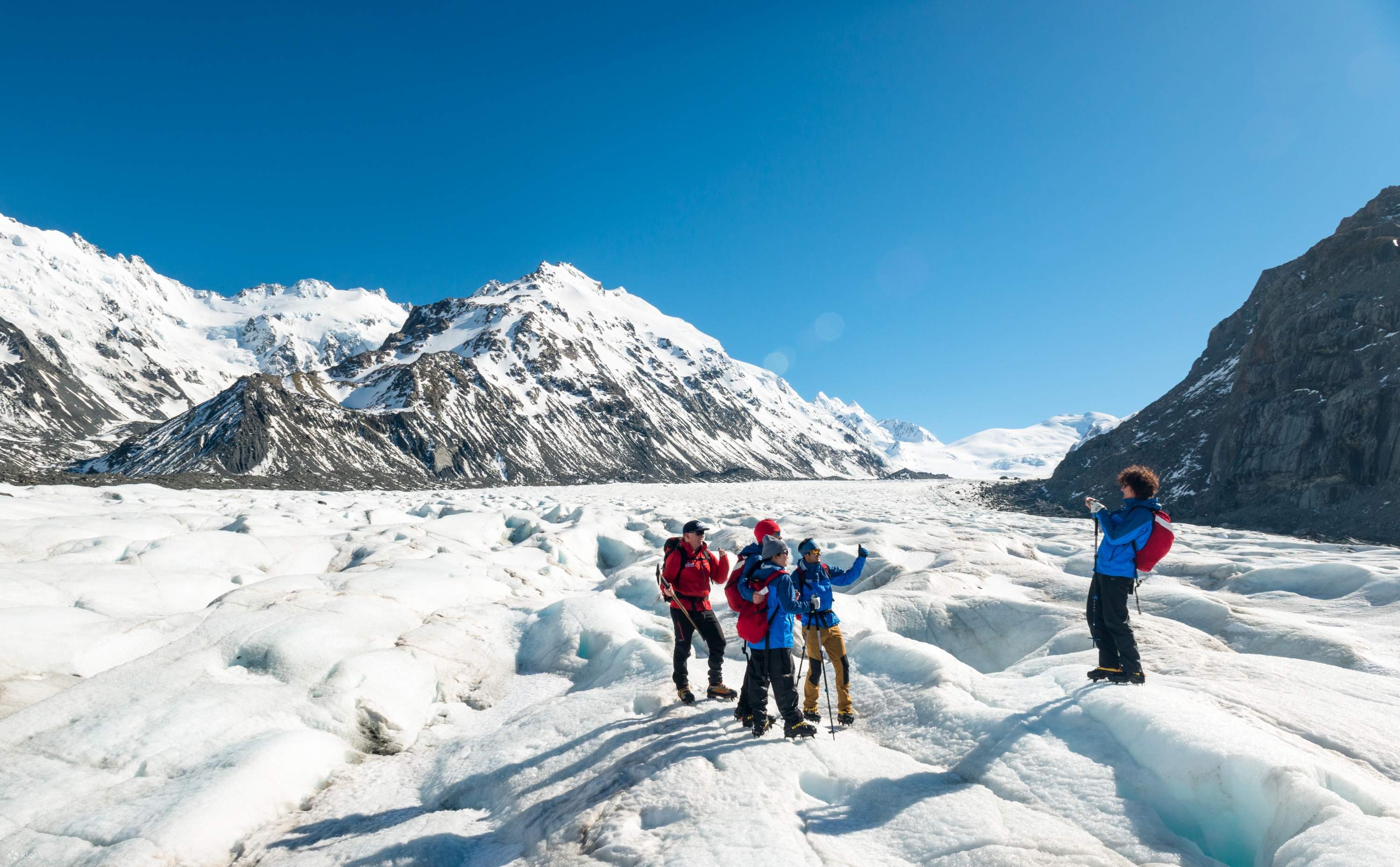ニュージーランド、マウントクックでのタスマン氷河ヘリハイキング体験　Klook