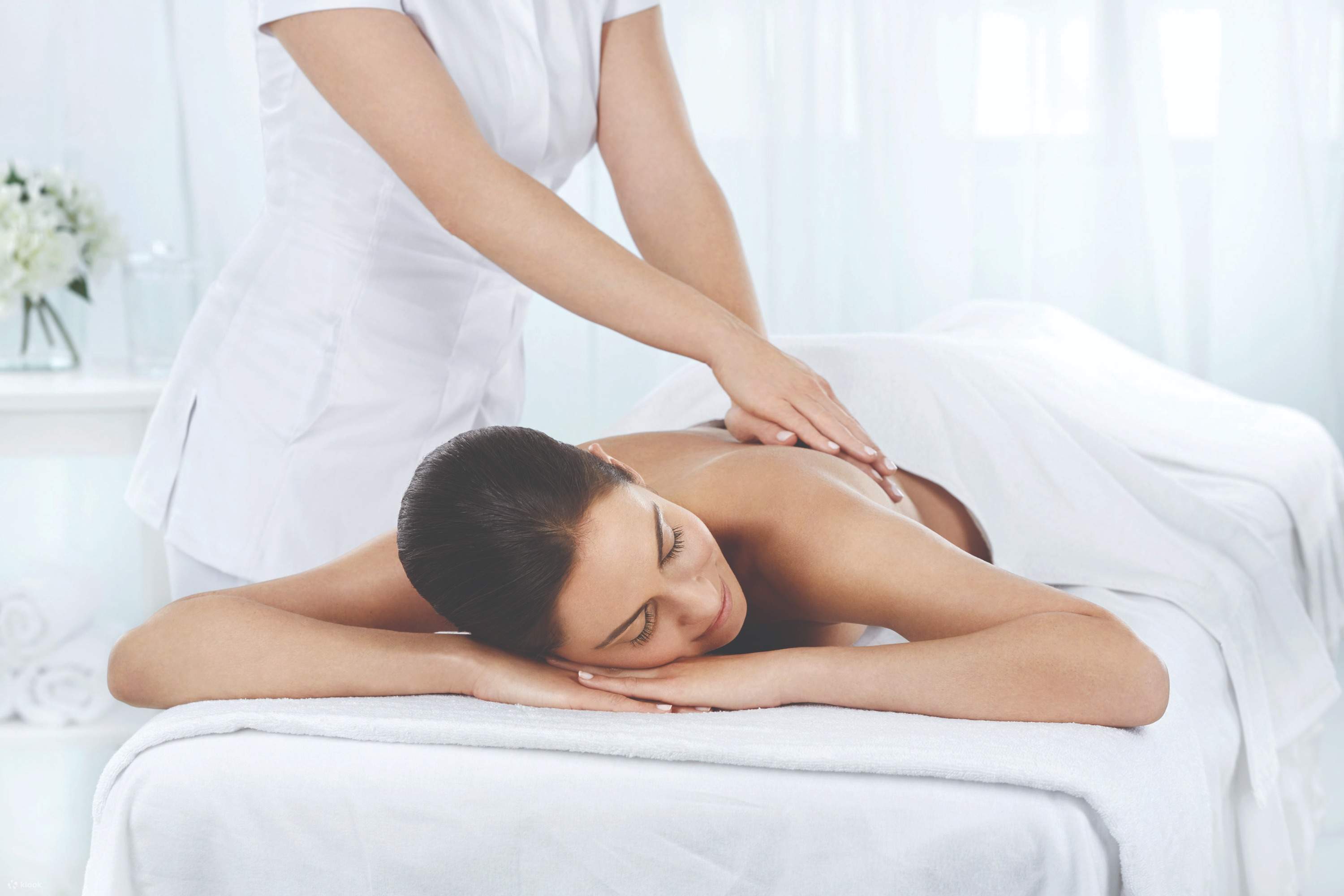 Intimate massage. Массаж. Ручной массаж. Оздоровительный массаж спины. Классический массаж тела.