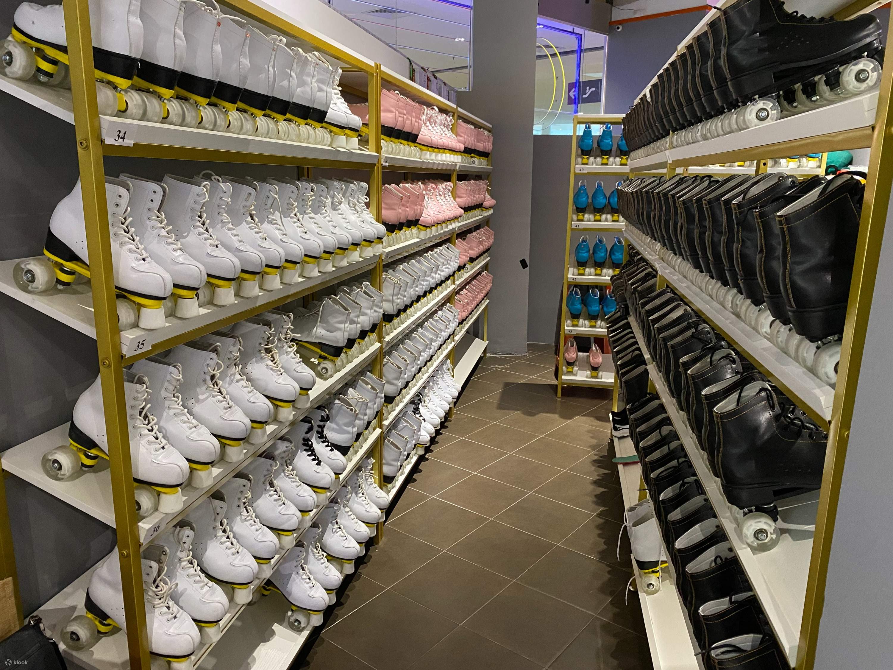 Adidas store wangsa walk