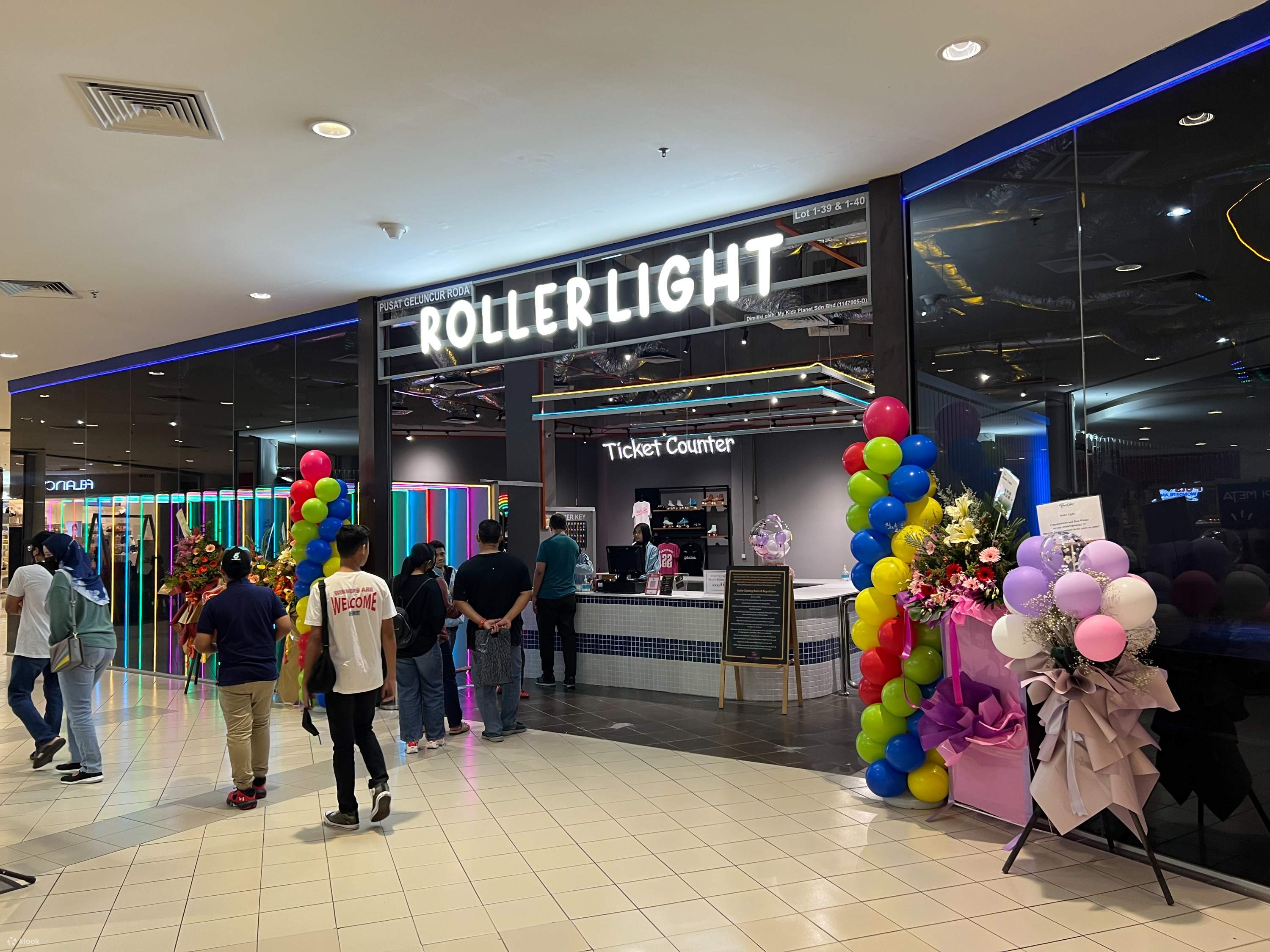 Adidas wangsa walk store