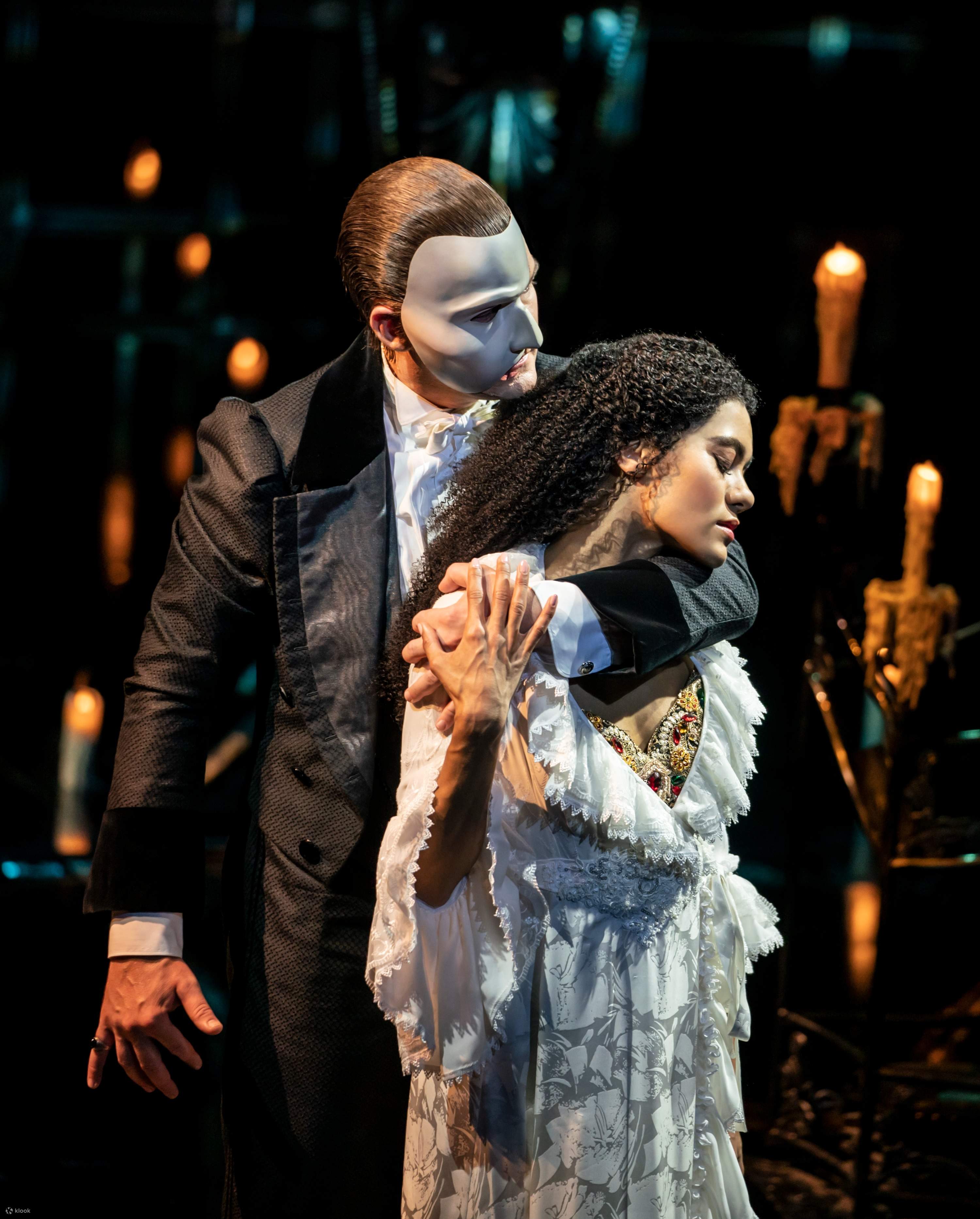 The pantheon of opera online