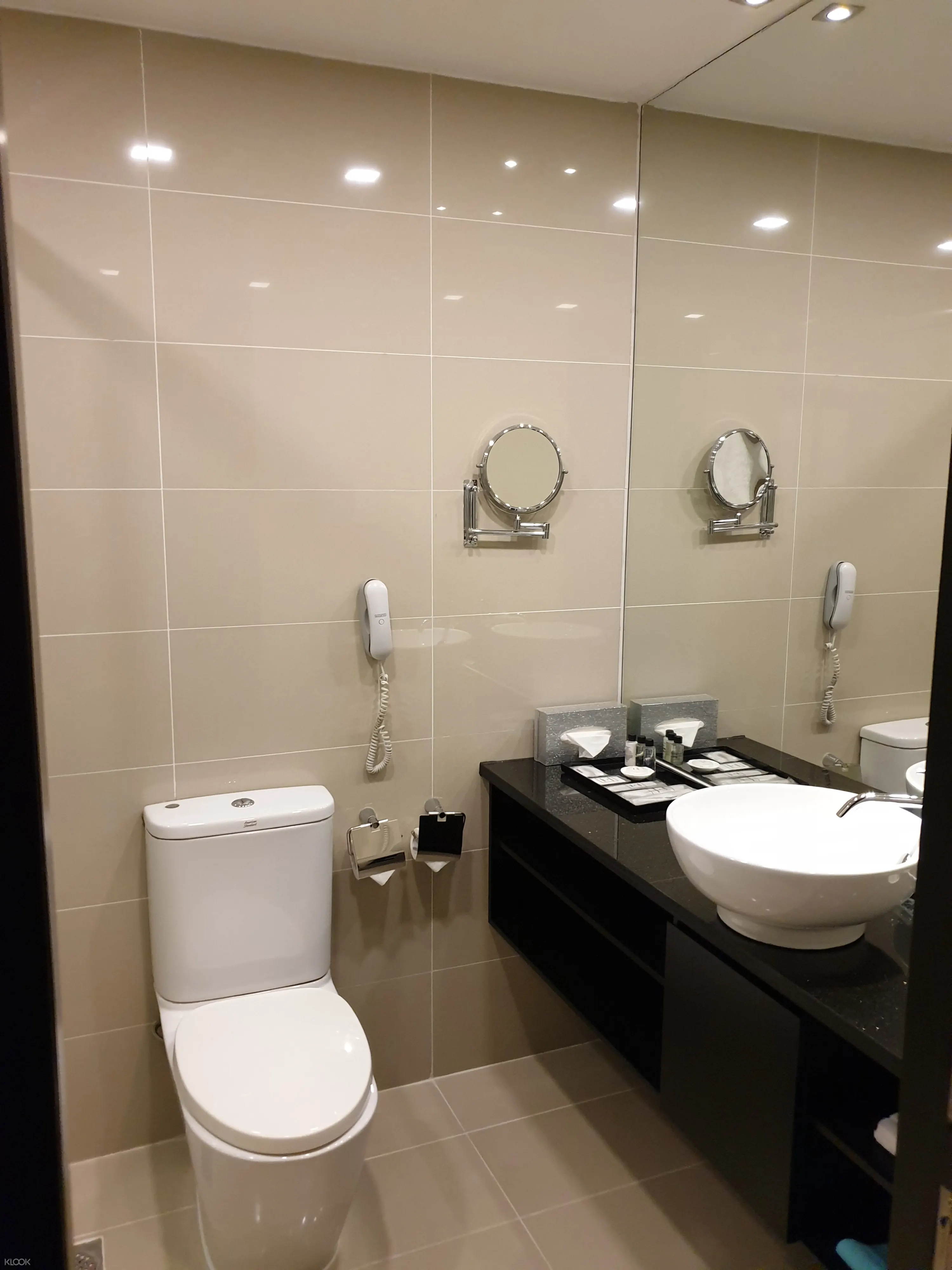 Up To 30 Off Hotel Royal Queens Singapore 2d1n City Staycation In Executive Room For Couples Klook Singapore