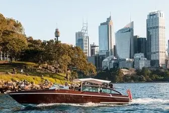 沿着悉尼港游船