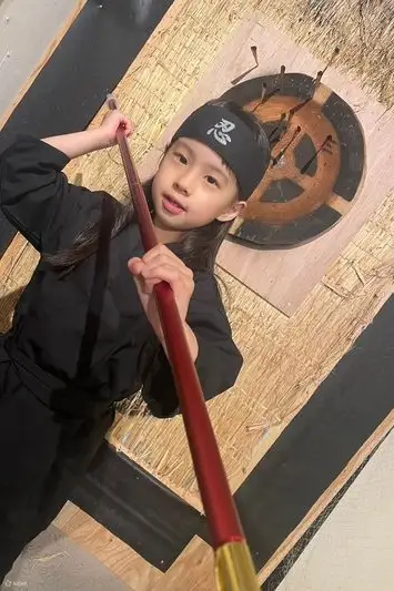 下一个忍者训练是吹箭（吹箭）。在过去，忍者会躲在阴影里，用有毒的吹箭攻击敌人。与手里剑不同，它不需要很大的臂力，所以你的孩子很快就会成为 p