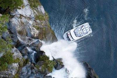 米爾福德峽灣的壯麗景色