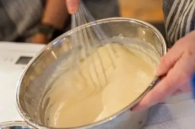 了解如何制作比利时华夫饼面团