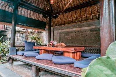 巴厘岛脏鸭餐厅的餐桌