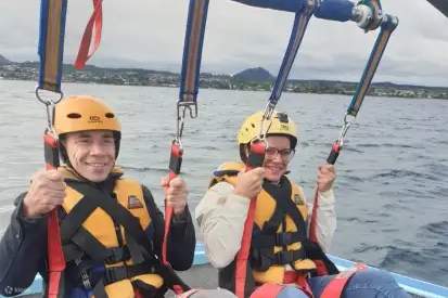 Experiencia de Parasailing en Taupo