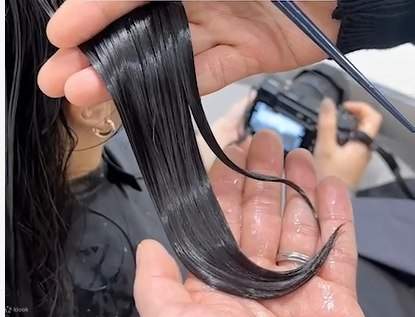 [Termasuk perawatan rambut] Memberikan kelembapan pada rambut kering, mengurangi rambut kusut, dan membantu menjaga rambut tetap lembut dan terhidrasi.
