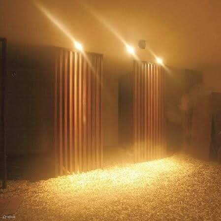 再现日本古老温泉疗法“汤治（Toji）”的矿物质蒸汽浴设施，将含有30种矿物成分的温泉成分雾化，在温暖的房间内让全身沐浴其中。