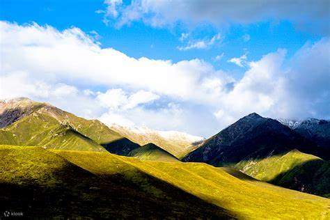 Private Guided Day Tour from Xining: Sun and Moon Mountain, Qinghai ...