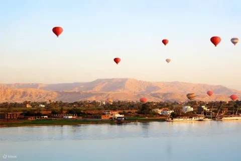 Luxor: Menaiki Belon Udara Panas di atas Peninggalan Luxor dengan Pemindahan Hotel