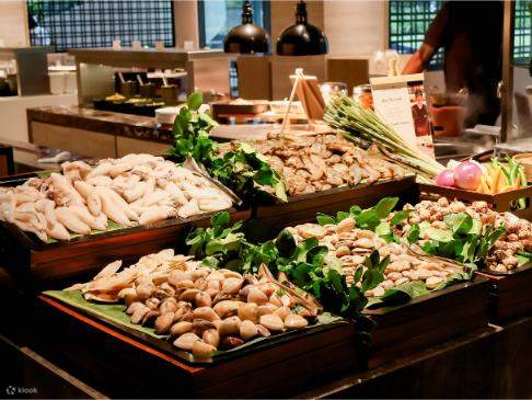 Buffet im Chon Som All Day Dining, Courtyard by Marriott Suvarnabhumi Airport
