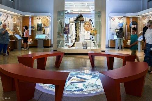 Entrada al Museo Penn de Arqueología y Antropología en Filadelfia (vía