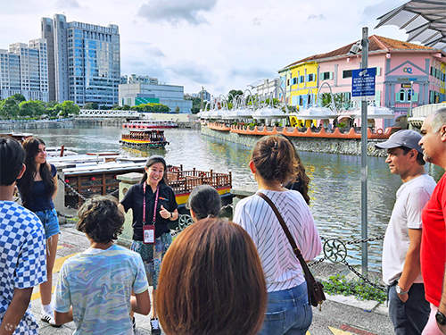 Откройте для себя Clarke Quay пешком в сопровождении увлеченного гида