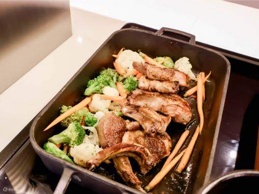 Buffet au Chon Som All Day Dining, Courtyard by Marriott Suvarnabhumi Airport