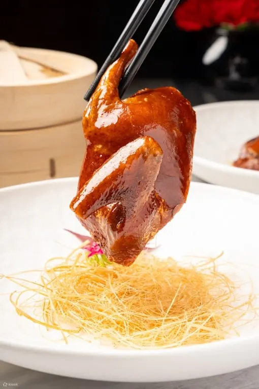 玻璃脆皮红烧乳鸽