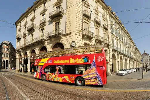 巴士广角镜头照片