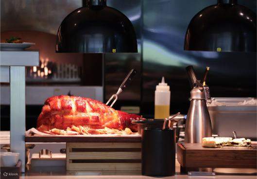 Buffet im Chon Som All Day Dining, Courtyard by Marriott Suvarnabhumi Airport