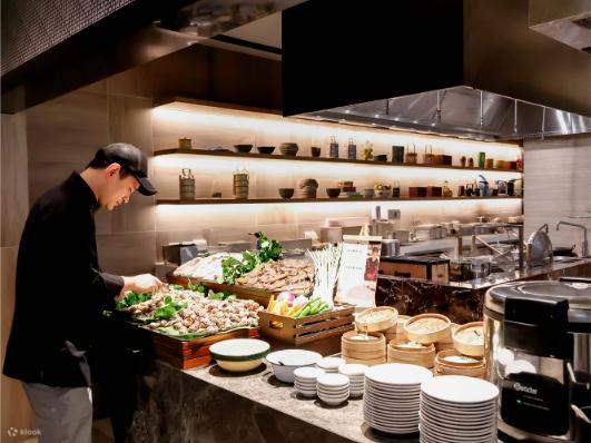 Buffet au Chon Som All Day Dining, Courtyard by Marriott Suvarnabhumi Airport
