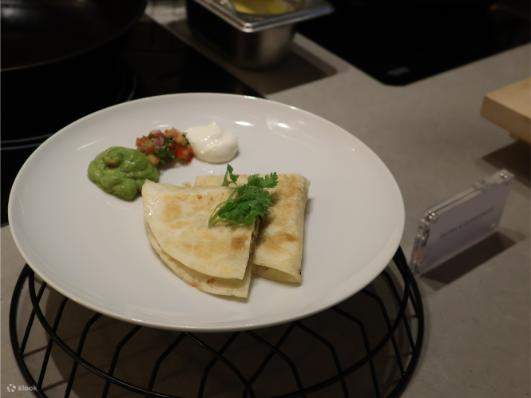 Buffet au Chon Som All Day Dining, Courtyard by Marriott Suvarnabhumi Airport