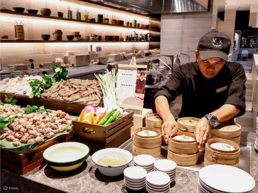 Buffet im Chon Som All Day Dining, Courtyard by Marriott Suvarnabhumi Airport