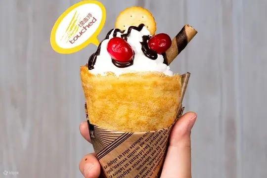 奶油樱桃巧克力可丽饼