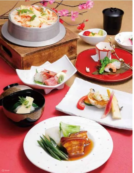 经典怀石料理套餐，品味300年历史的京都味道。