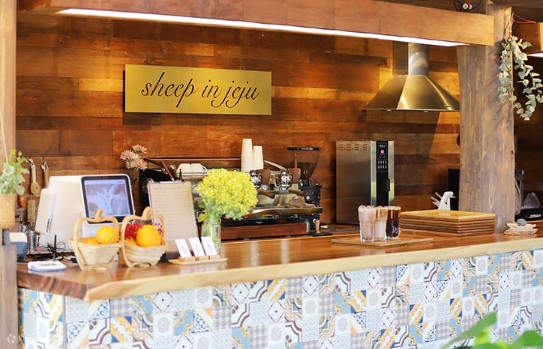 reception area of the cafe