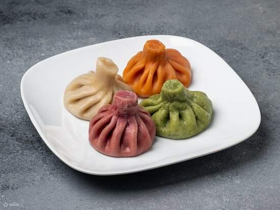 我们可以用早期的花朵制作khinkali面团，并加入天然染料