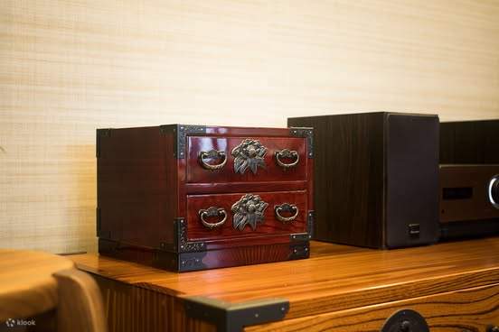 Héritage de la culture samouraï : créez votre propre Tansu de Sendai et plateau japonais dans l'atelier d'un artisan