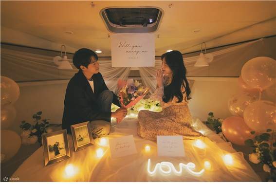 - 如何进行 -

STEP1.
选择您想购买的套餐、游艇、日期及时间。

STEP2.
请透过电子邮箱将7张您的美好回忆照片寄给我
电子邮箱：gbboat2016@gmail.com

STEP3.
在您预约的当天，我们将用照片装饰一个隐藏房间