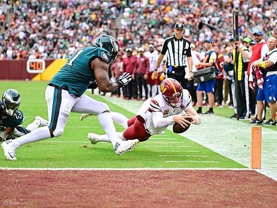 Pertandingan Sepak Bola Washington Commanders di Northwest Stadium