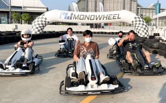 Nikmati aktiviti bersama rakan-rakan anda